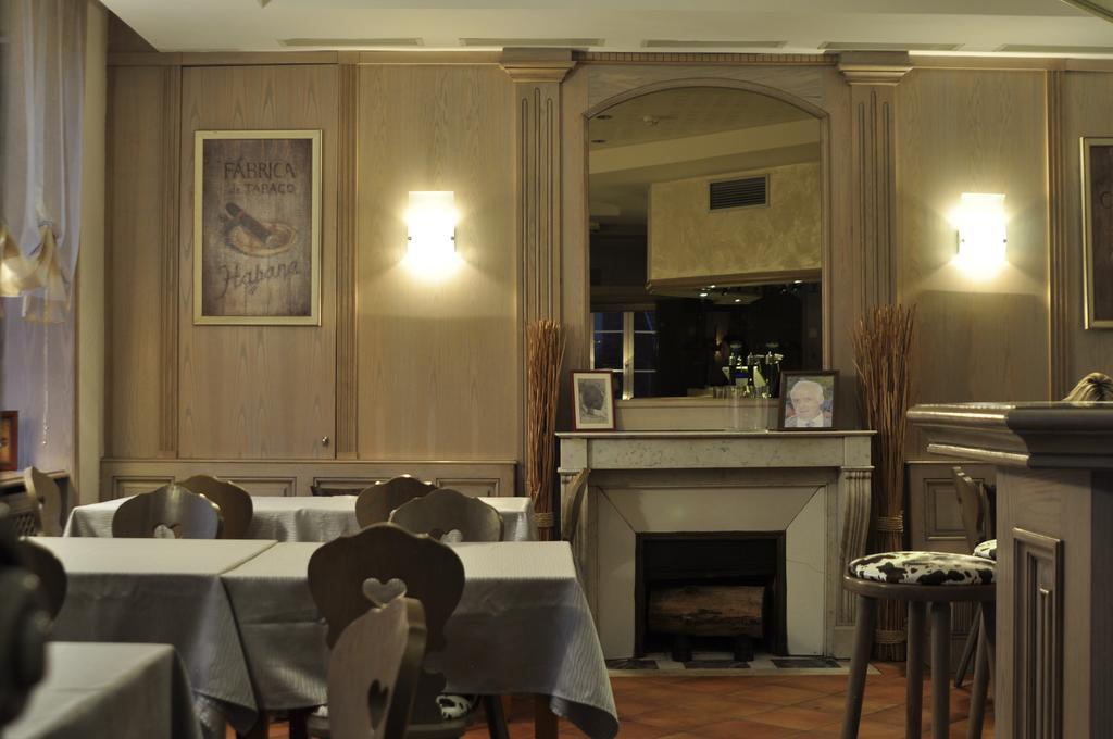 Hotel Du Herrenstein 讷维莱尔－莱萨韦讷 外观 照片